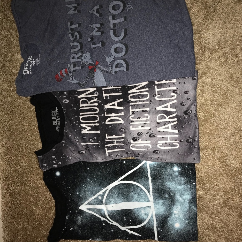 Graphic tee lot